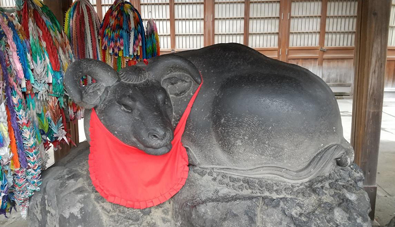 牛嶋神社（撫で牛）